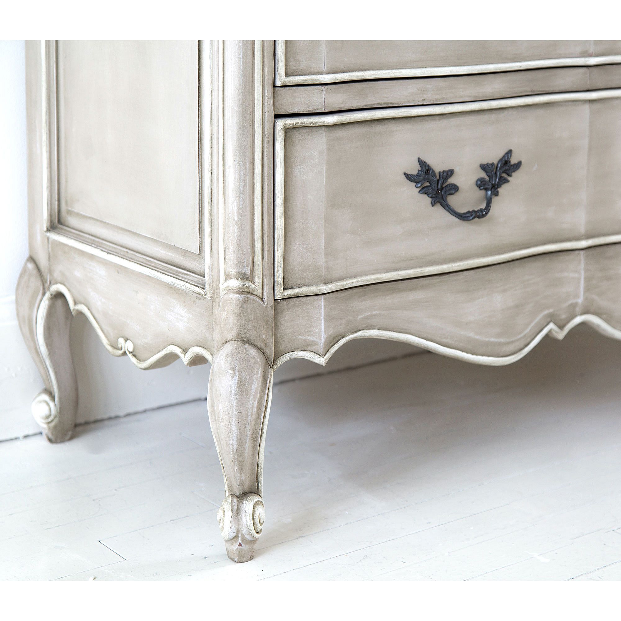 Amour Classic Chest of Drawers | French Style Chest with Three Drawers ...