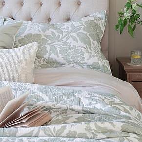 How To Decorate A Calm Bedroom Sanctuary