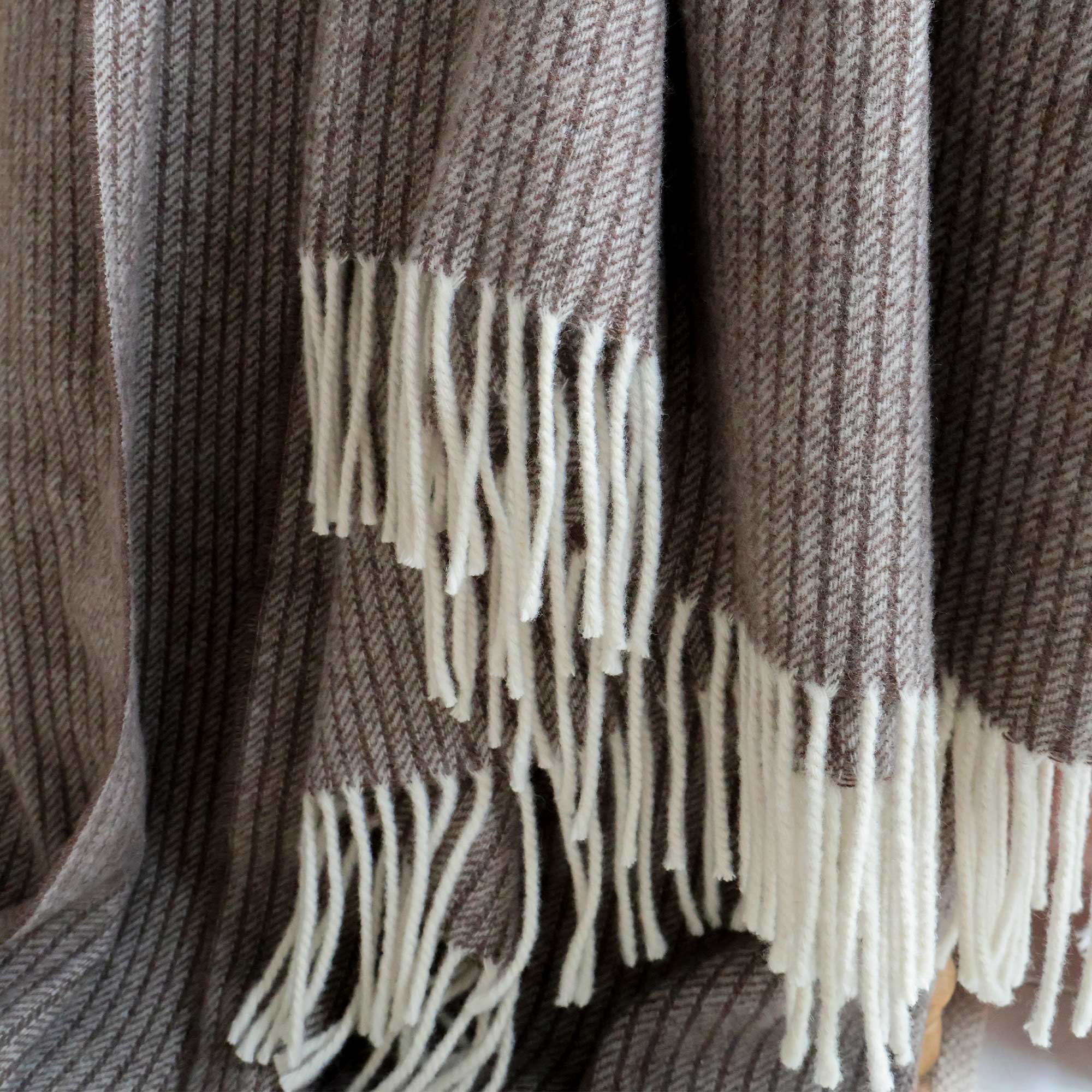 Cashmere Throw in Acorn Brown