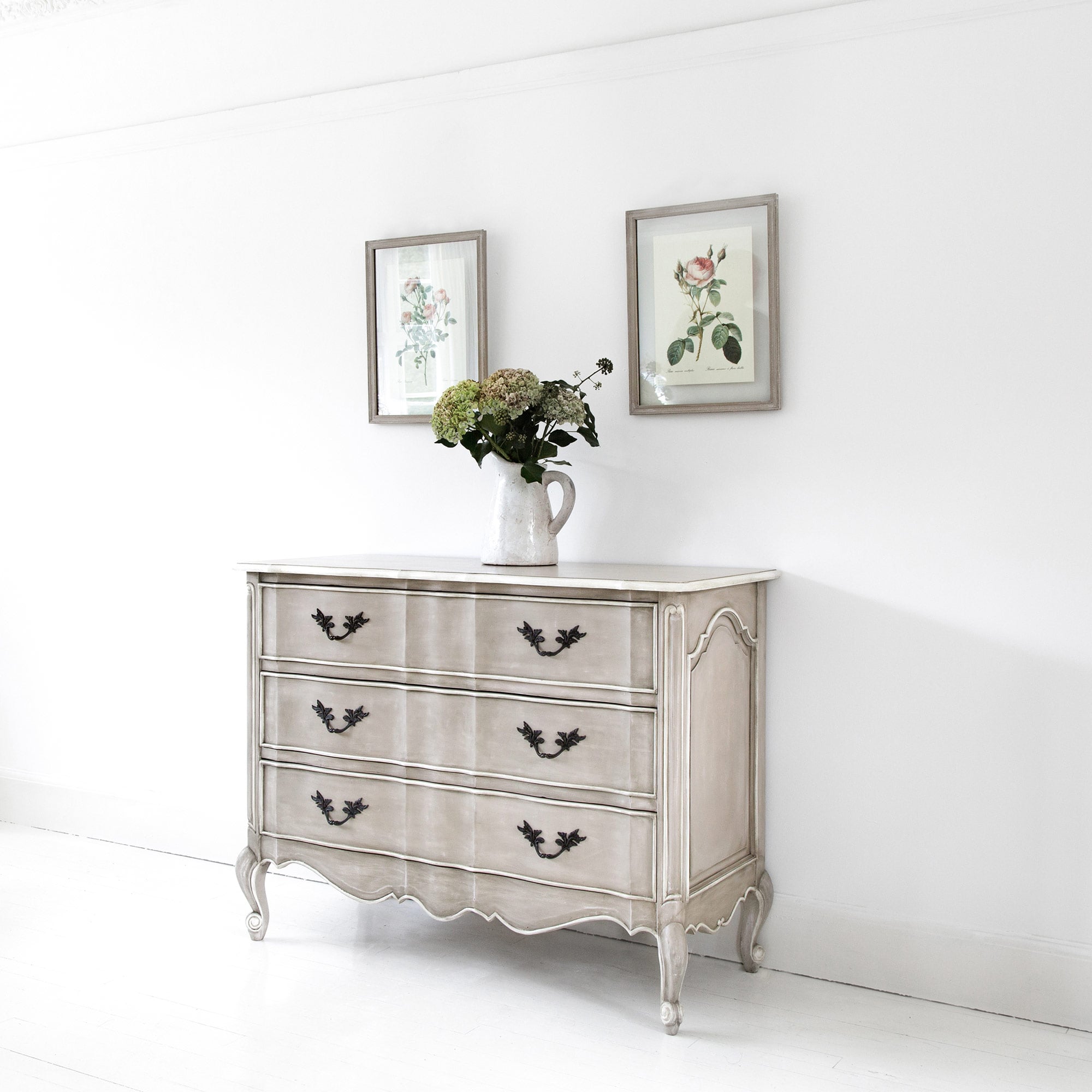 Amour Classic Chest of Drawers