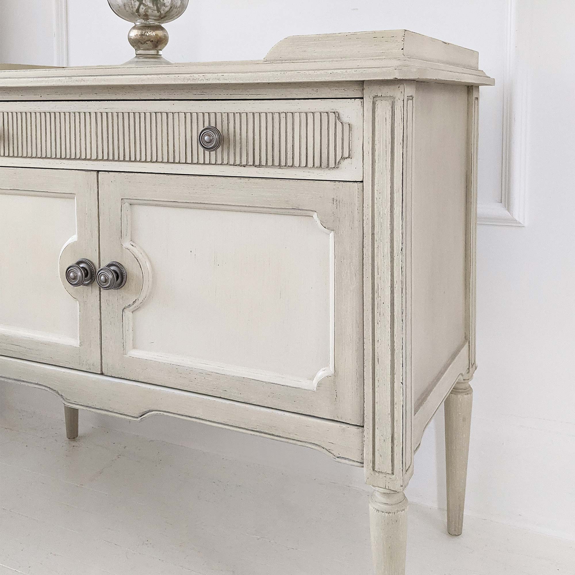 Avenue Montaigne 2-Door Cabinet