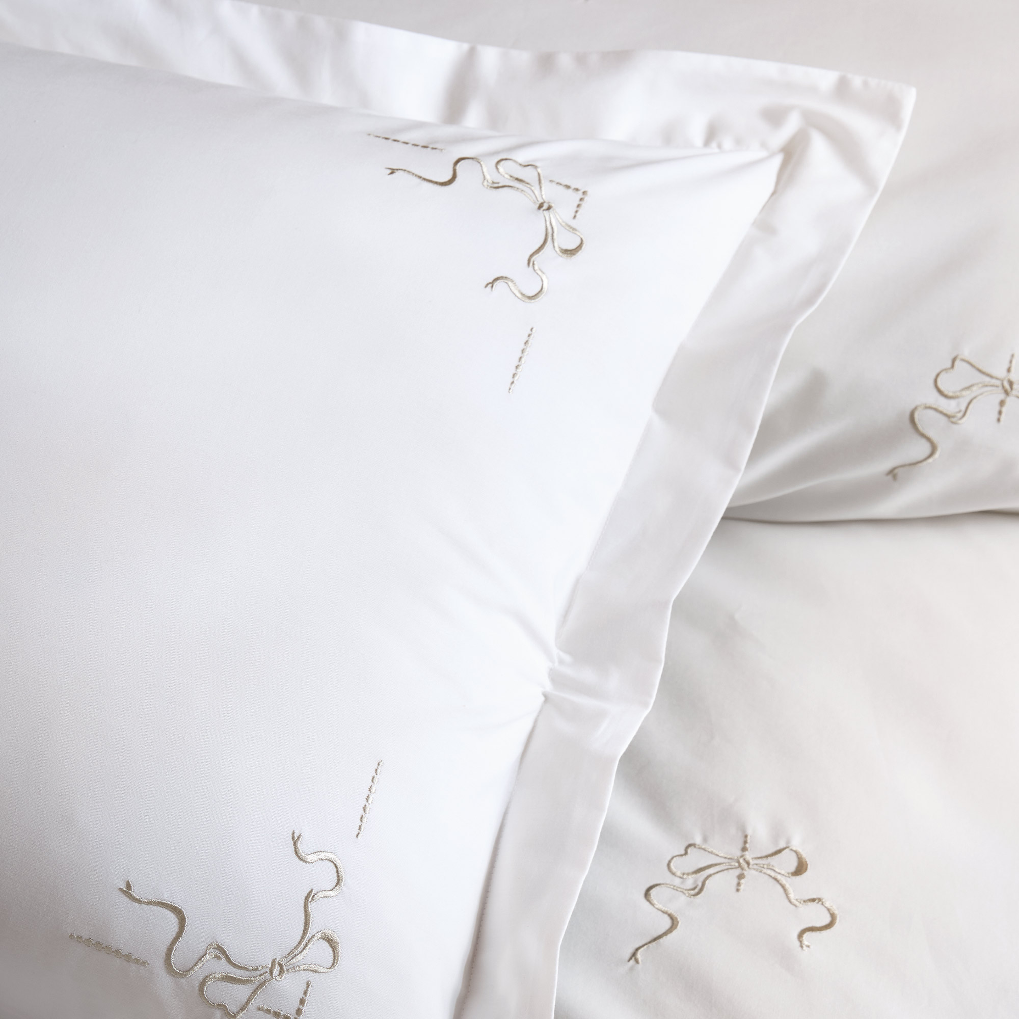 Bow Embroidered Bed Linen Set with Oxford Pillowcases