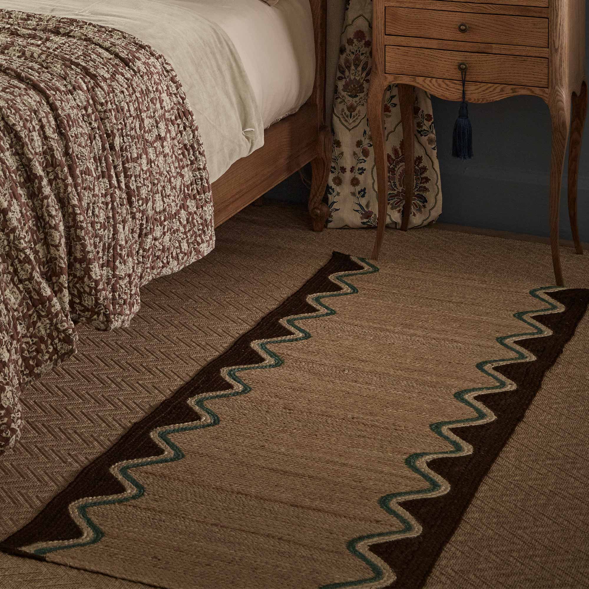 Brown Wiggle Edge Jute Runner with Blue Scallop Detail 