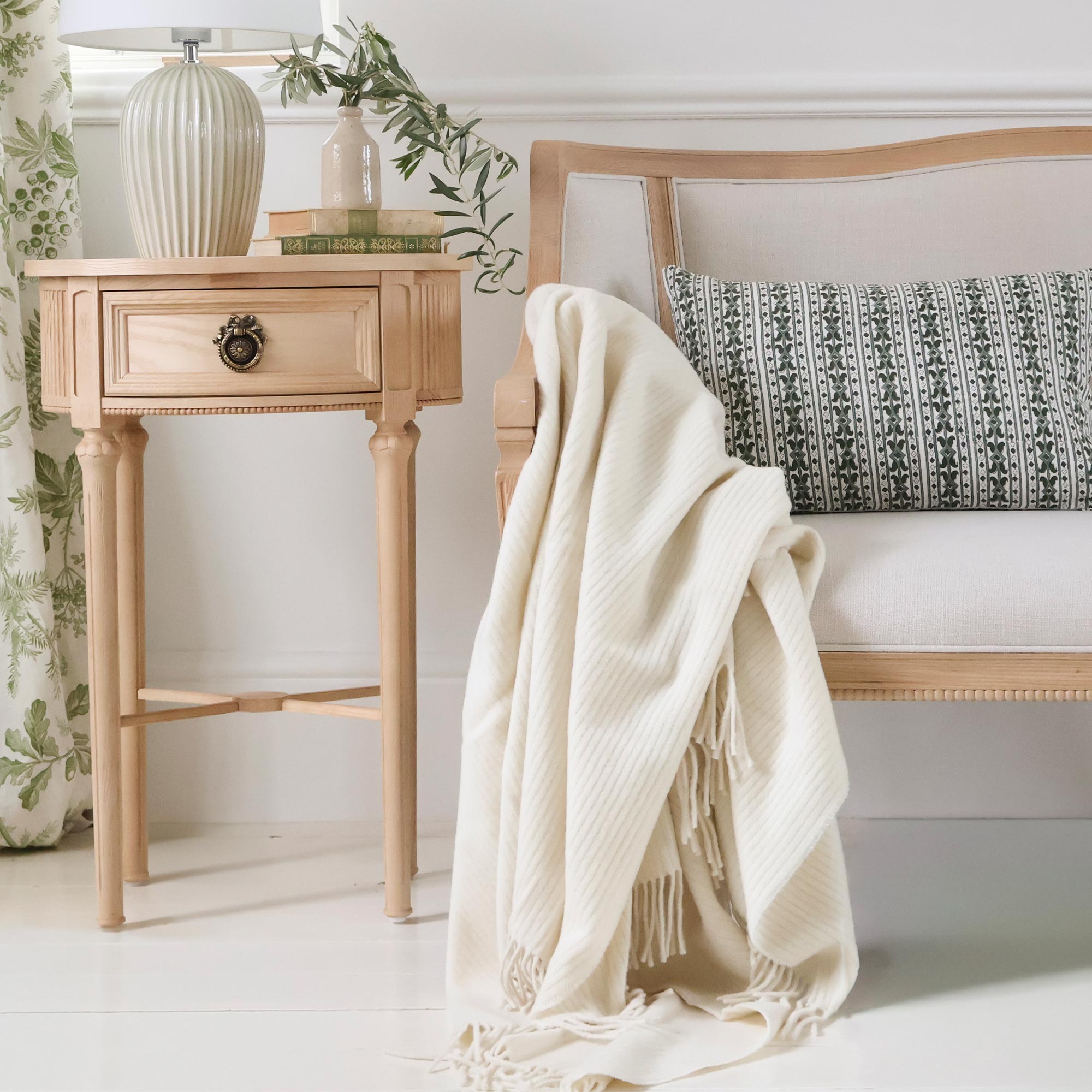 Cashmere Throw in Pearl