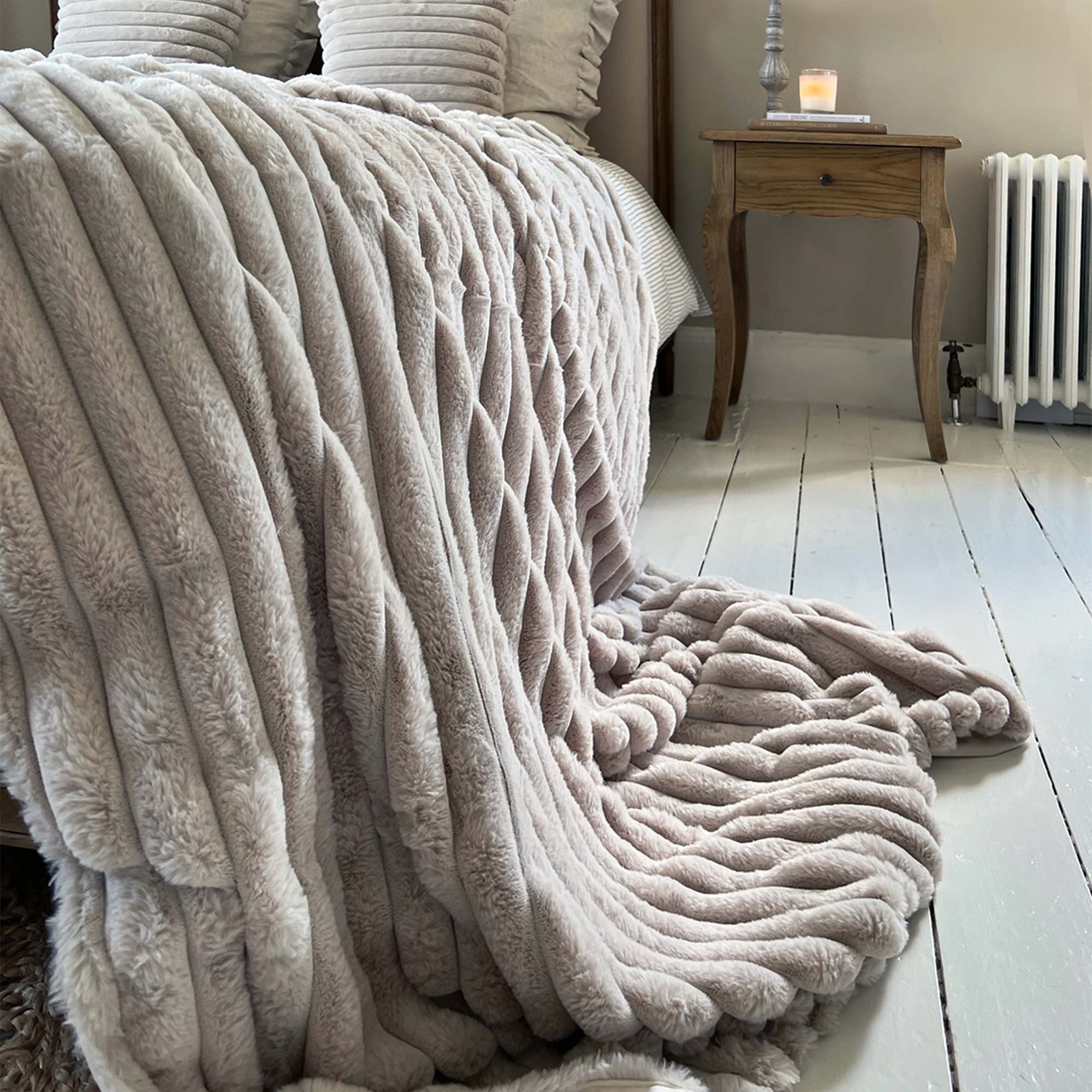 Chamonix Oatmeal Faux Fur Throw