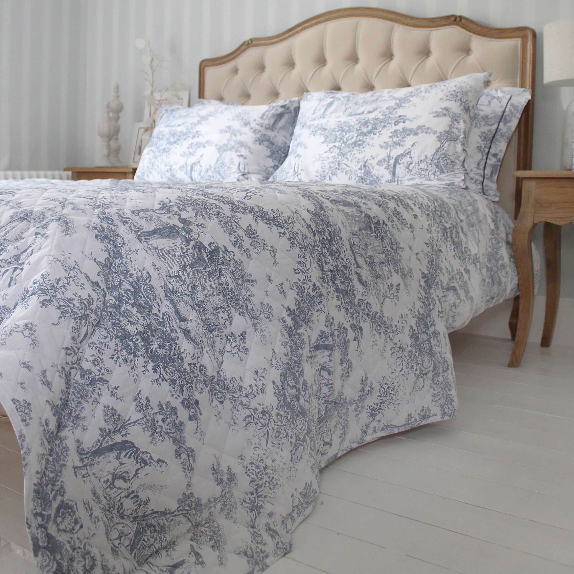 Country Toile Blue Bedspread Blue and White Bedspread With