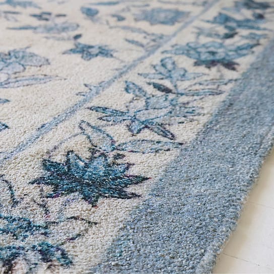 Delft Style Rug with Blue Floral Chinoiserie Pattern Delft Style Rug with Blue Floral Chinoiserie Pattern