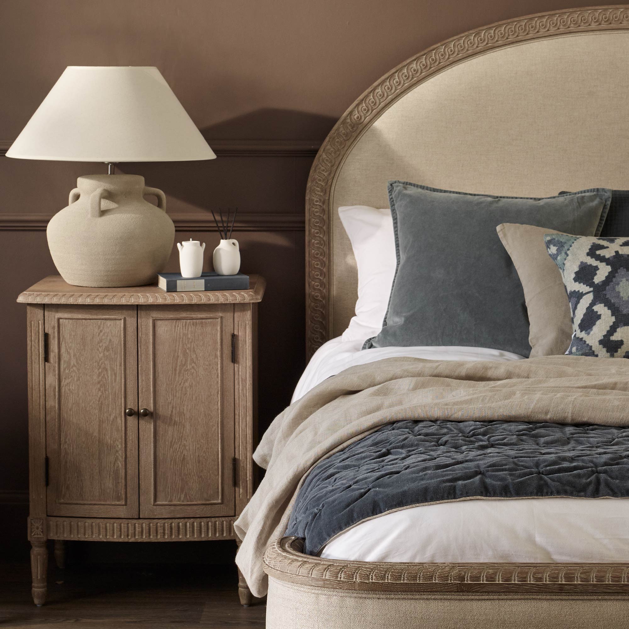 Douceur Curved Upholstered Bed