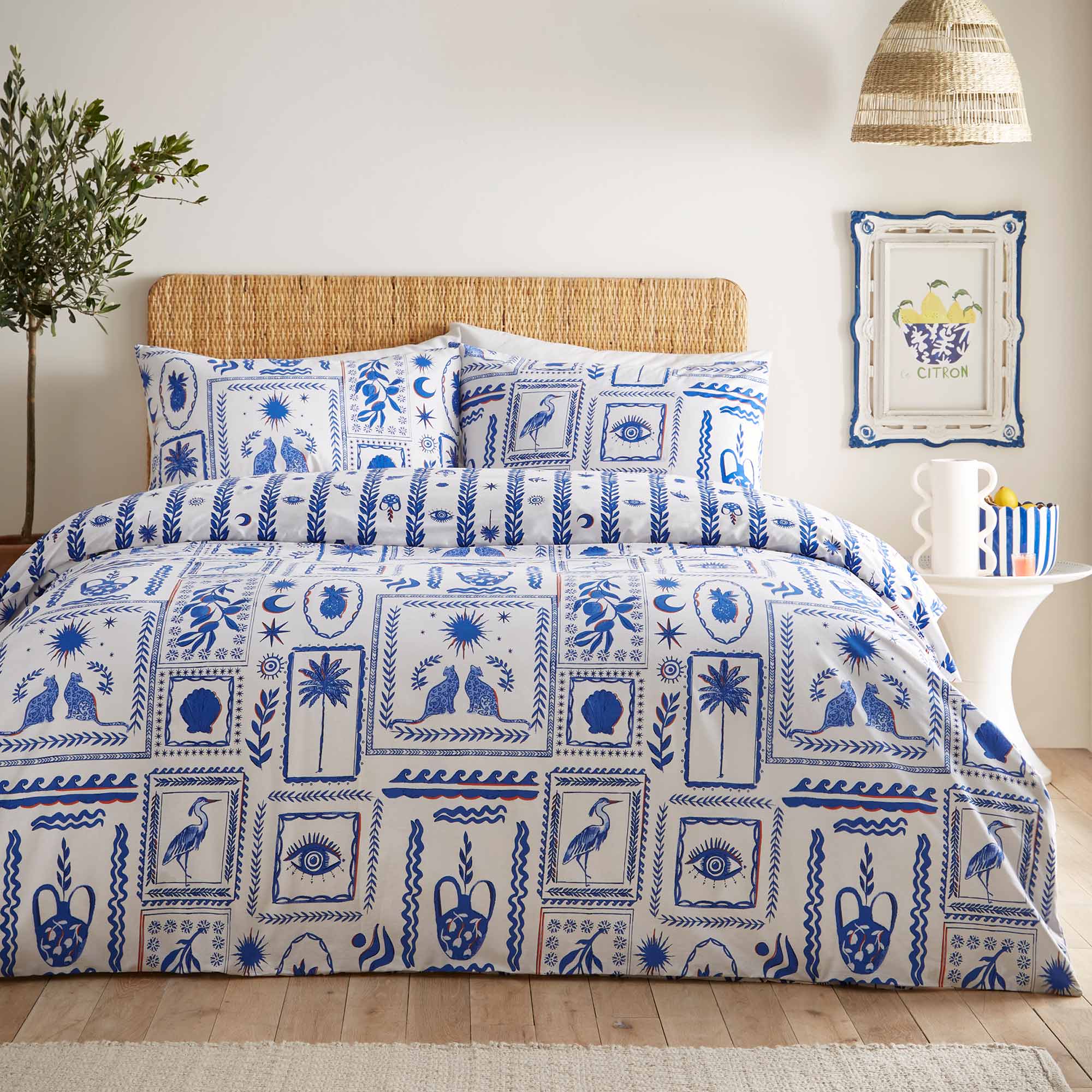 Abstract Bed Linen Set in Blue and White