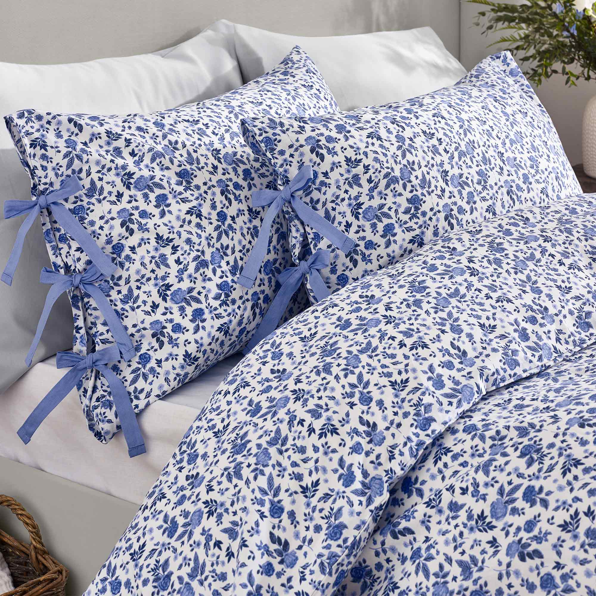 Hannah Tie Bed Linen Set in Blue