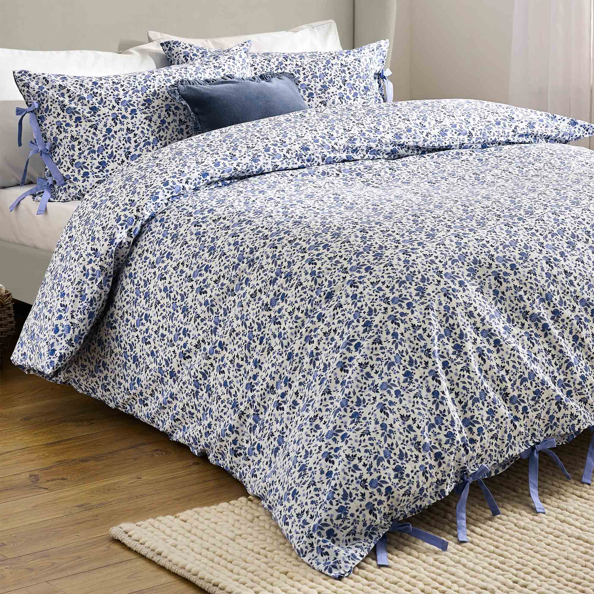 Hannah Rose Bed Linen Set in Blue
