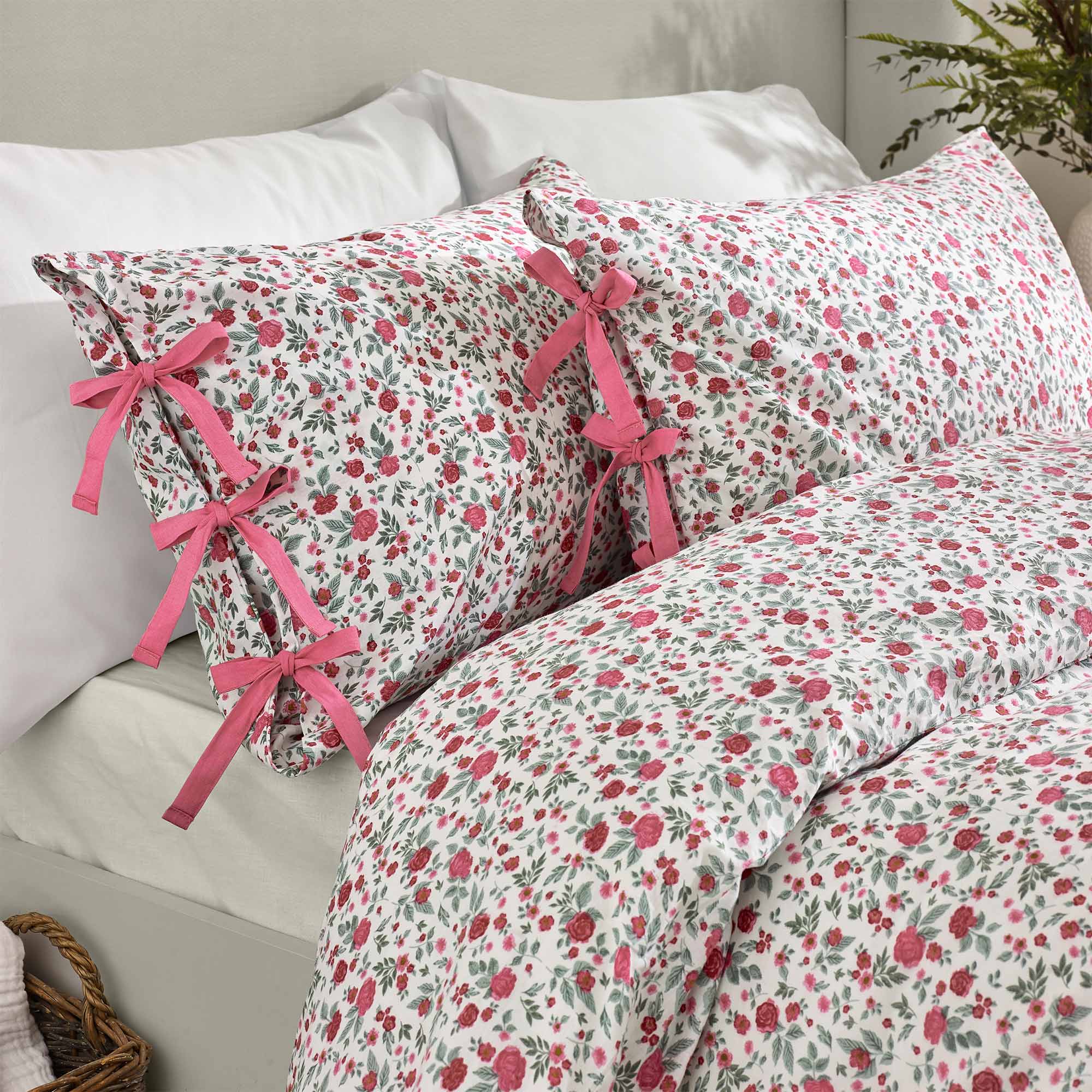 Hannah Tie Bed Linen Set in Pink