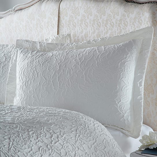 Leaf Pattern Bed Set in White Leaf Pattern Bed Set in White