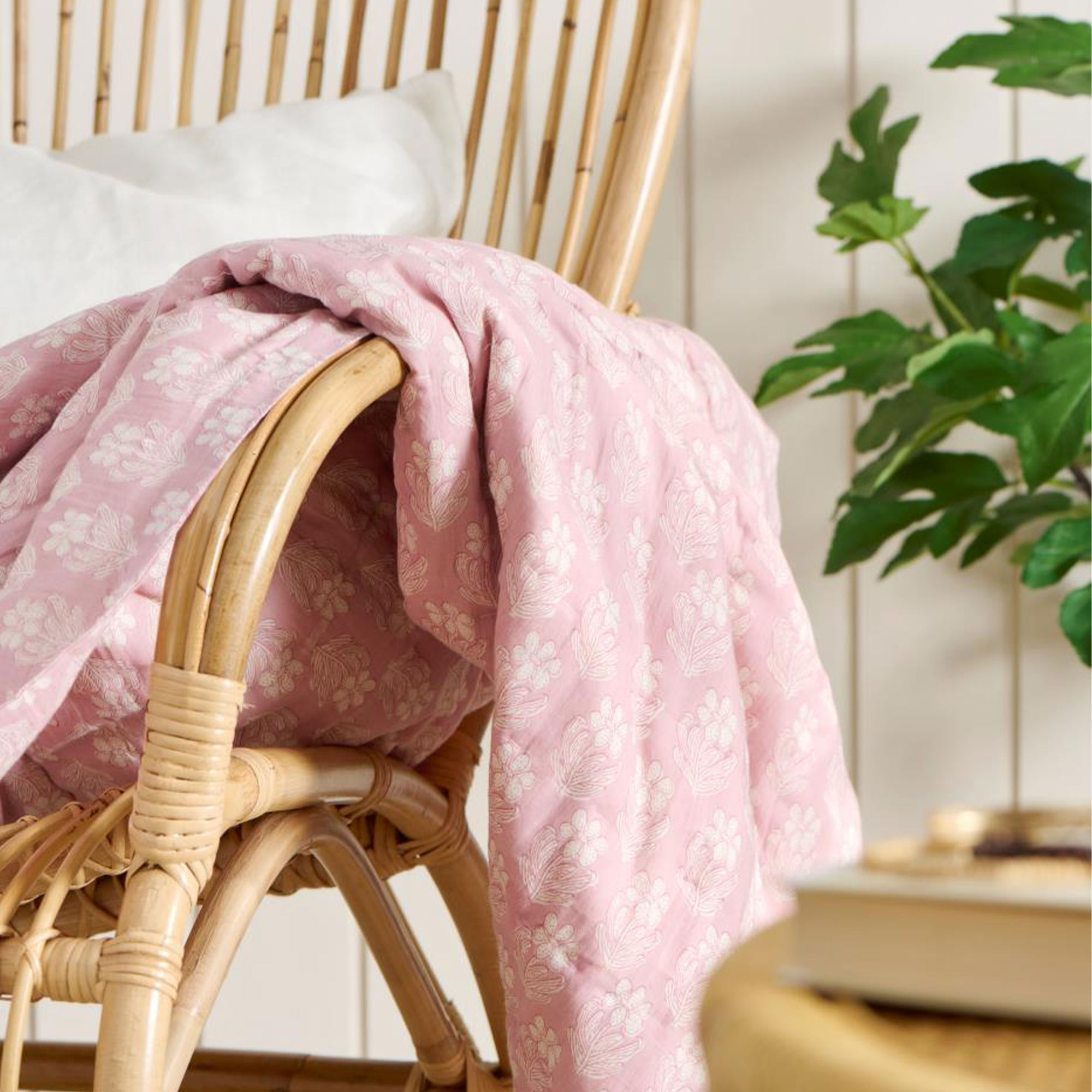 La Vie en Rose Quilt