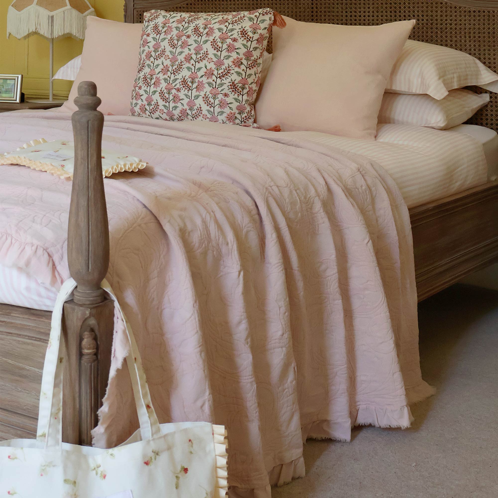 Bedspread in Petal Pink