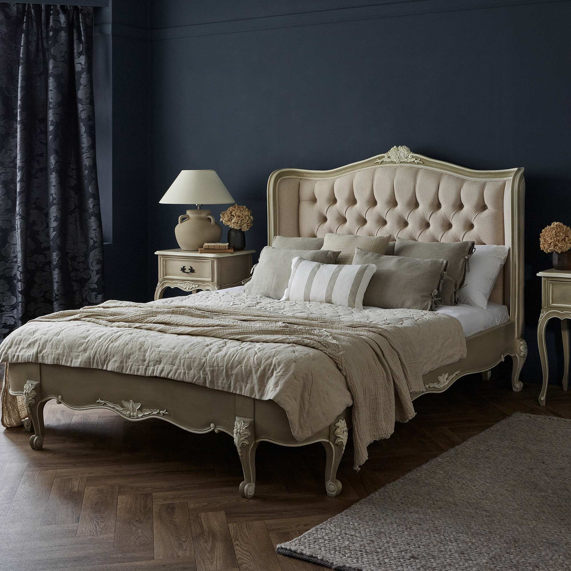 Lit d'Amour, Low Footboard Linen Upholstered Bed