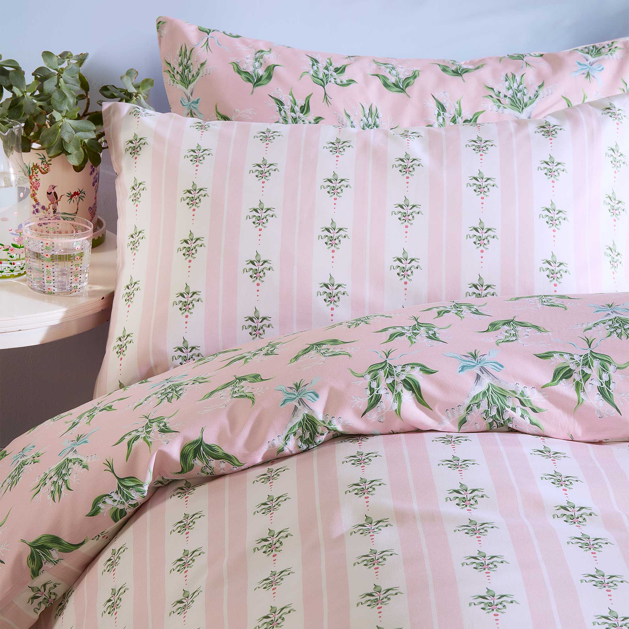  Pink and White Bed Linen Set with Hand-Drawn Lily Bunches