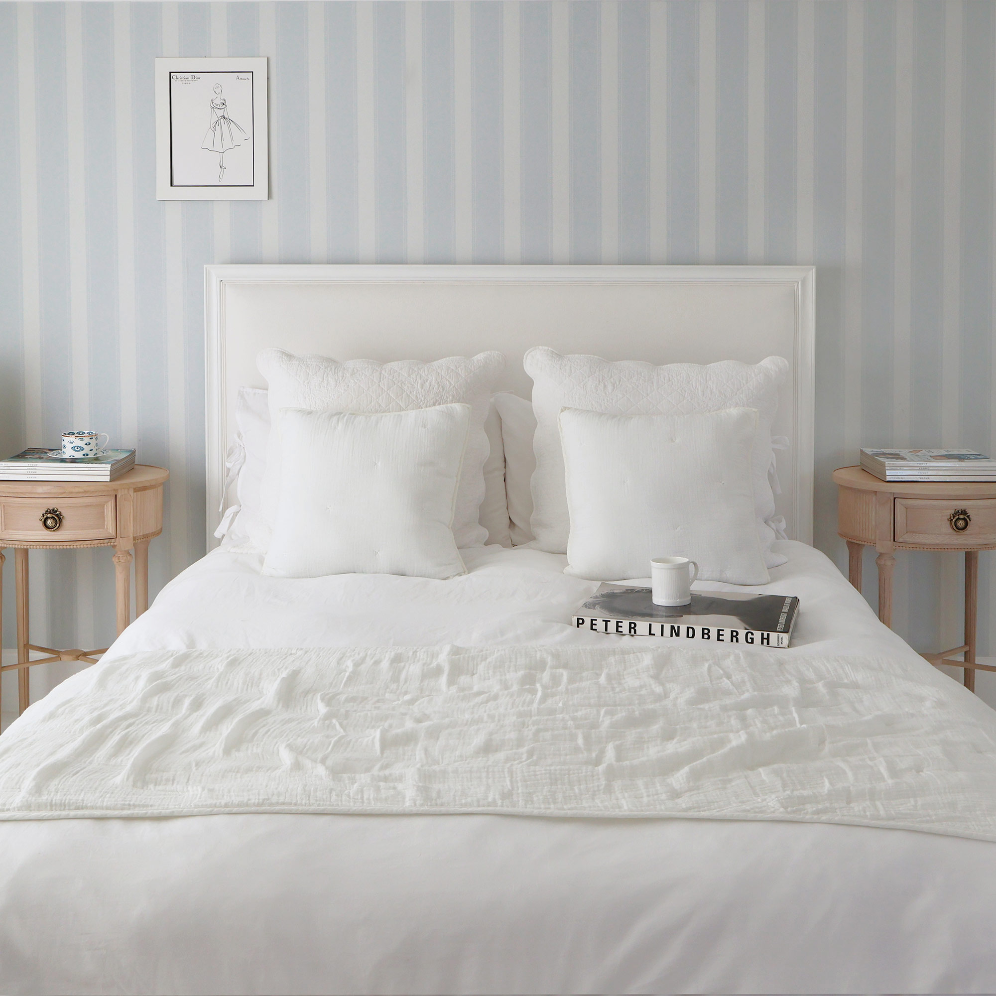 Lover's Embrace Cotton Bed Runner in Ivory