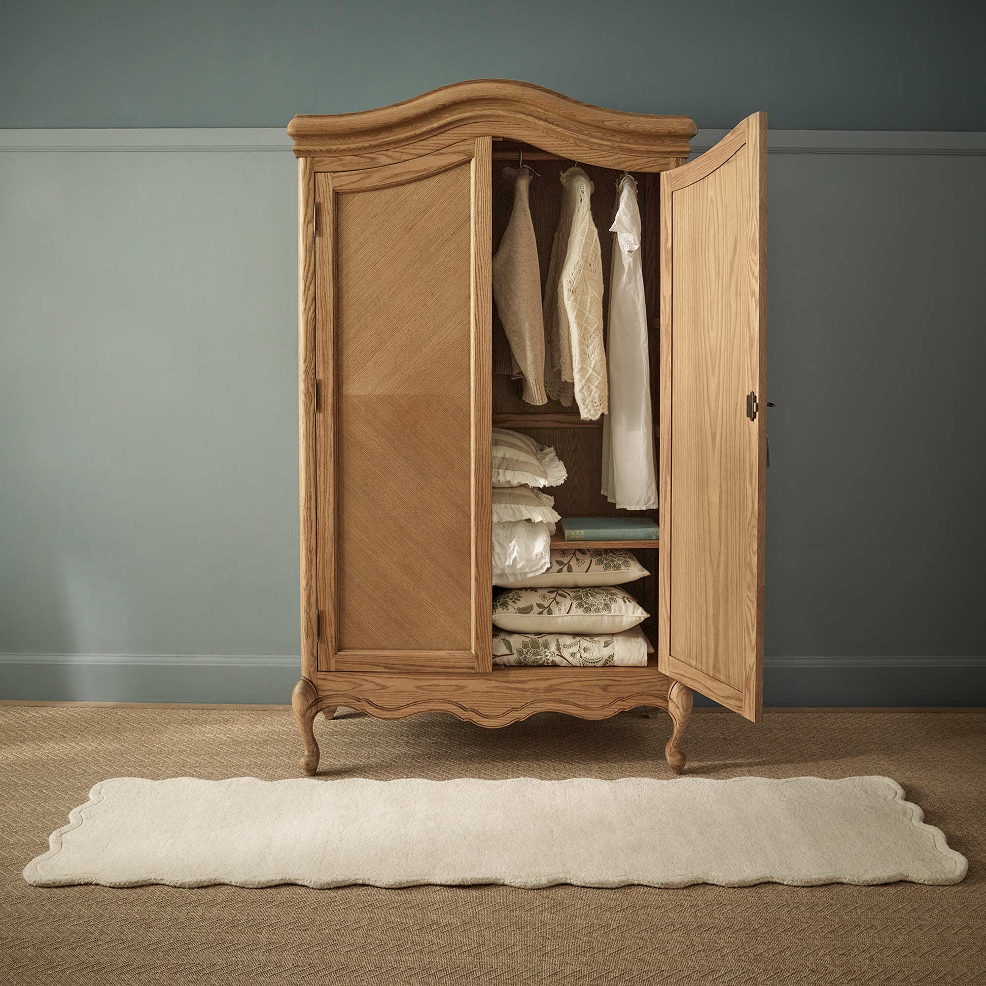 100% Wool Runner in Cream with Scalloped Edge