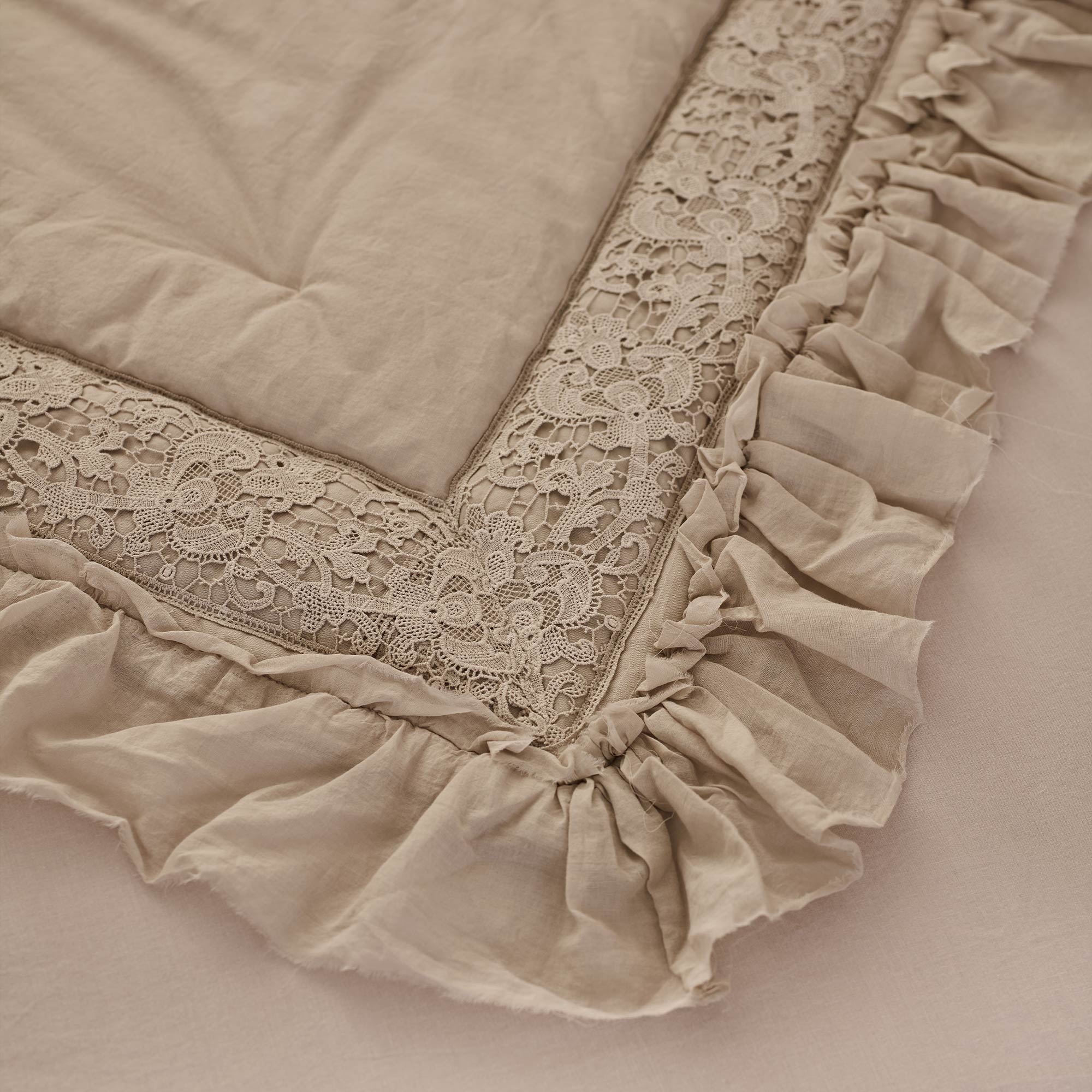 Hideaway Lace Bedspread in Oatmeal