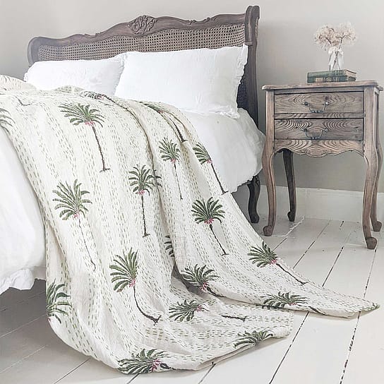 White Bed Cover with Palm Tree Design White Bed Cover with Palm Tree Design