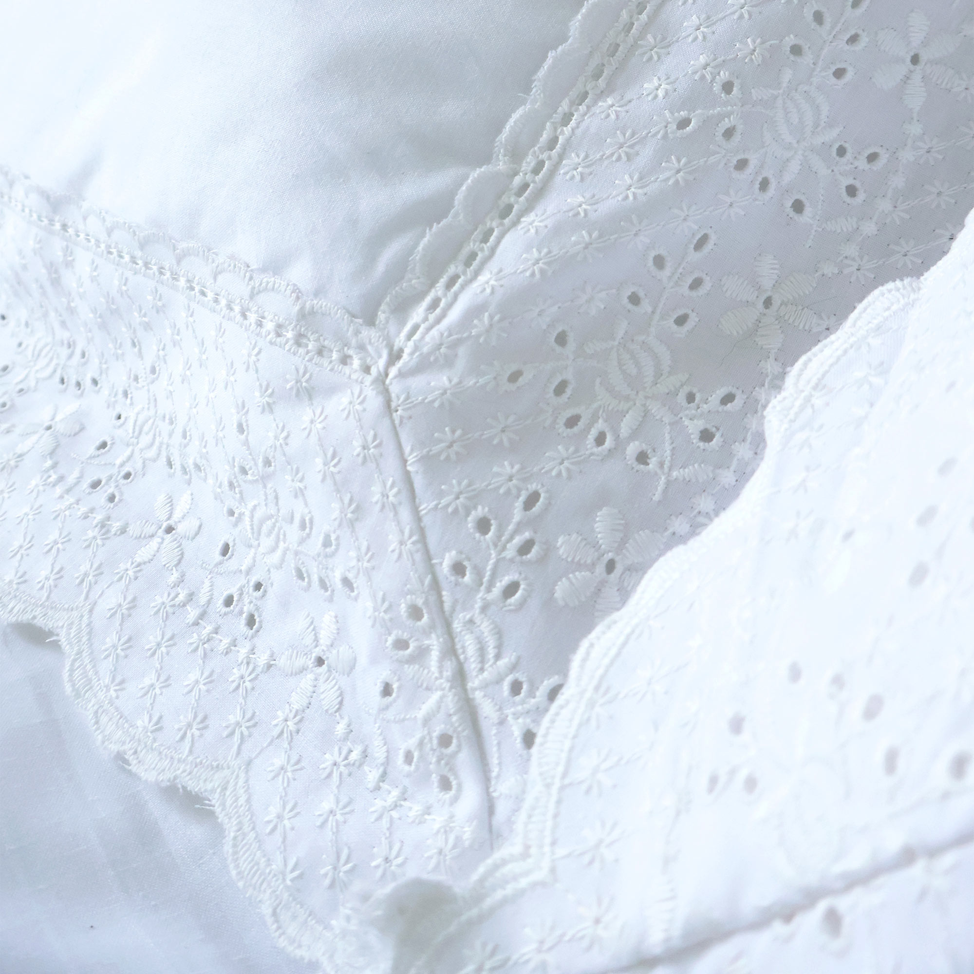 Scallop Lace Trim Detail White Bed Linen Set