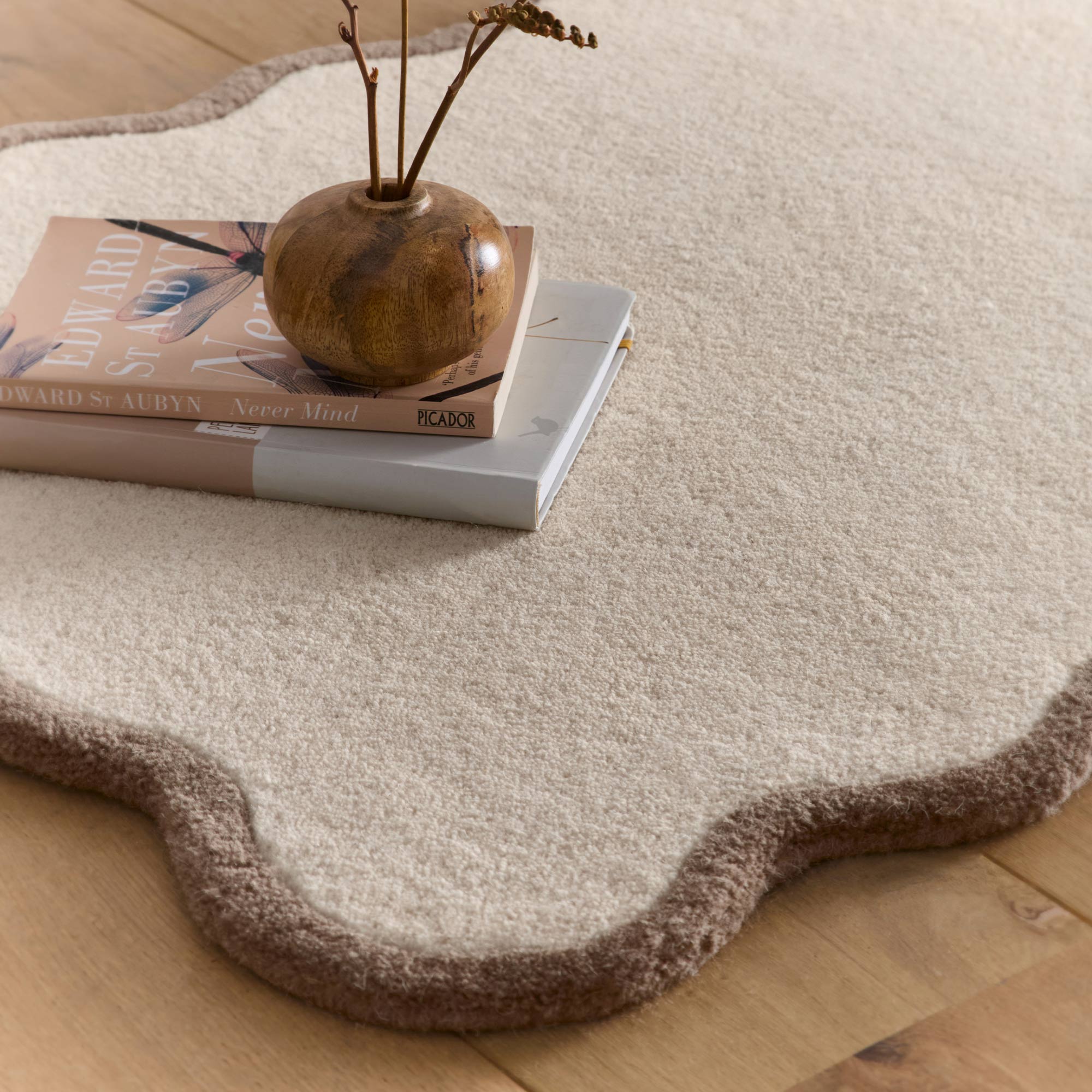 Cream Runner with Brown Scalloped Boarder