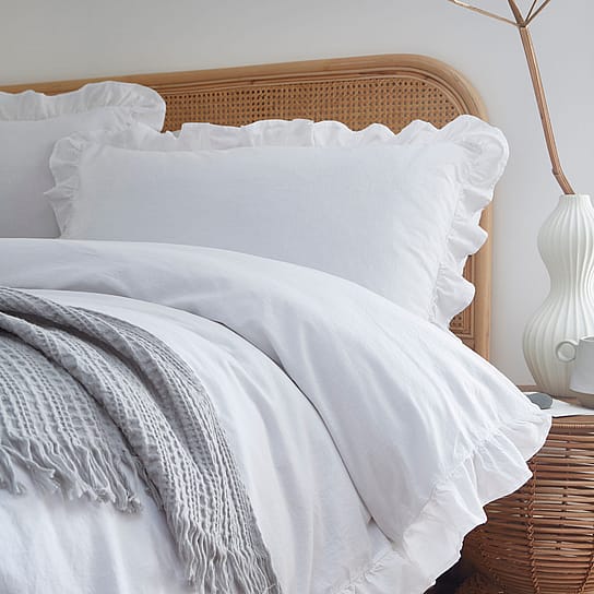 Frilled Ruffle Trim White Bed Set Frilled Ruffle Trim White Bed Set