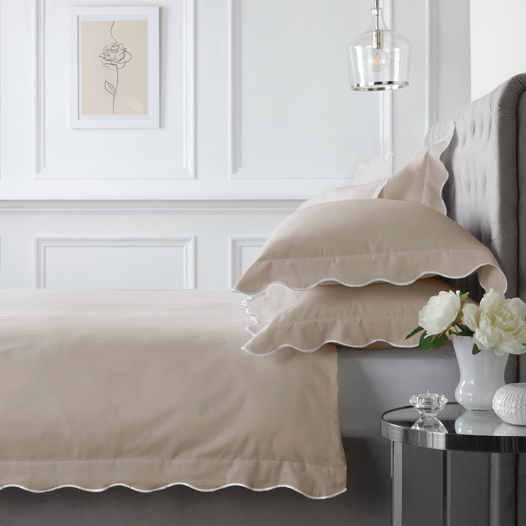 Ruffle Edge Oatmeal and White Bed Linen 