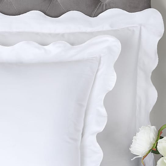 Ruffle Edge White Bed Linen Set Ruffle Edge White Bed Linen Set