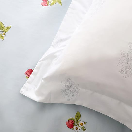 Pale Blue Bedlinen Set with Strawberry Detail Pale Blue Bedlinen Set with Strawberry Detail