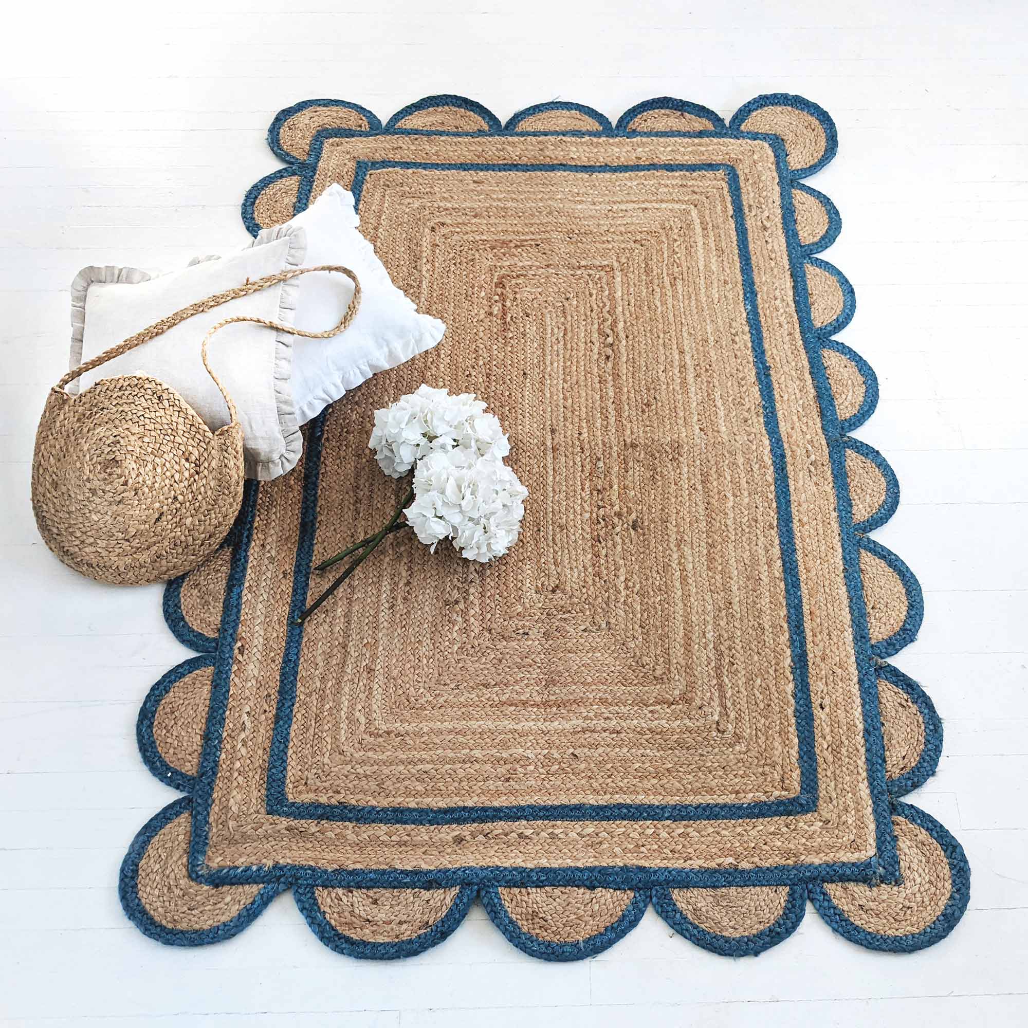 Scalloped Trim Beige Rug with Blue Border