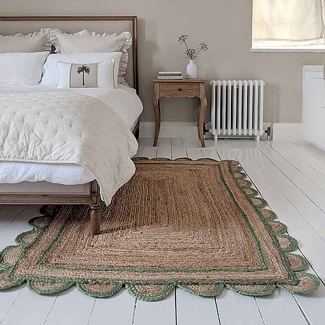 Scalloped Trim Floor Rug with a Green Border Scalloped Trim Floor Rug with a Green Border