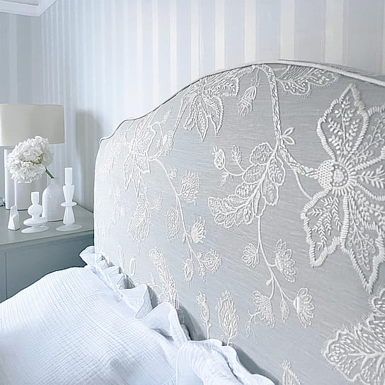 Embroidered Blue Linen Upholstered Bed Embroidered Blue Linen Upholstered Bed
