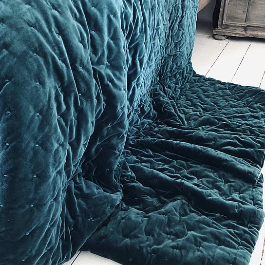 Teal Blue Quilted Bedspread with a Natural Reverse Teal Blue Quilted Bedspread with a Natural Reverse