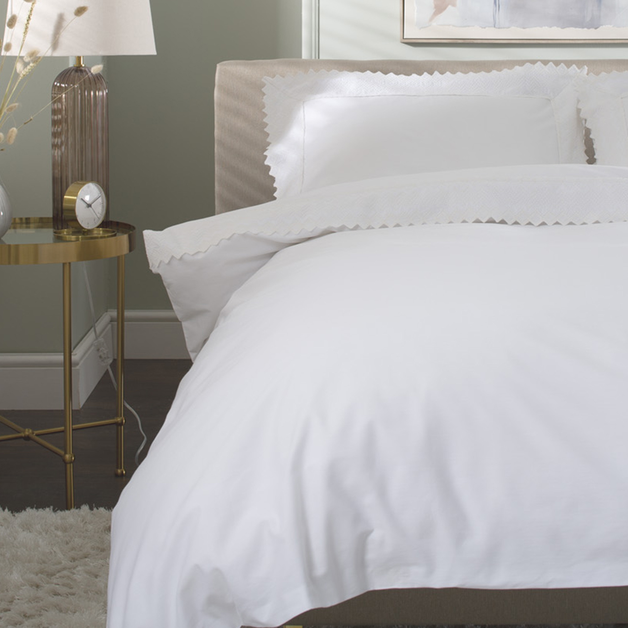 100% Cotton Lace Embroidery Scalloped Edge White Bed Linen