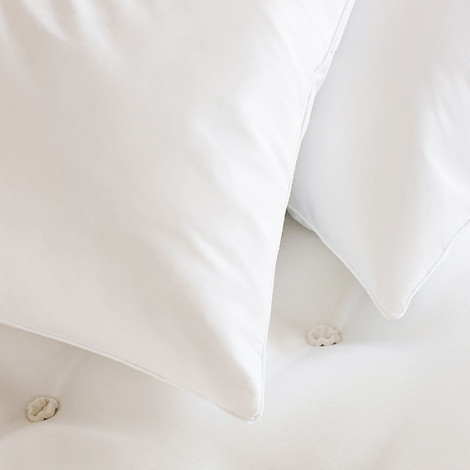 white pillow 