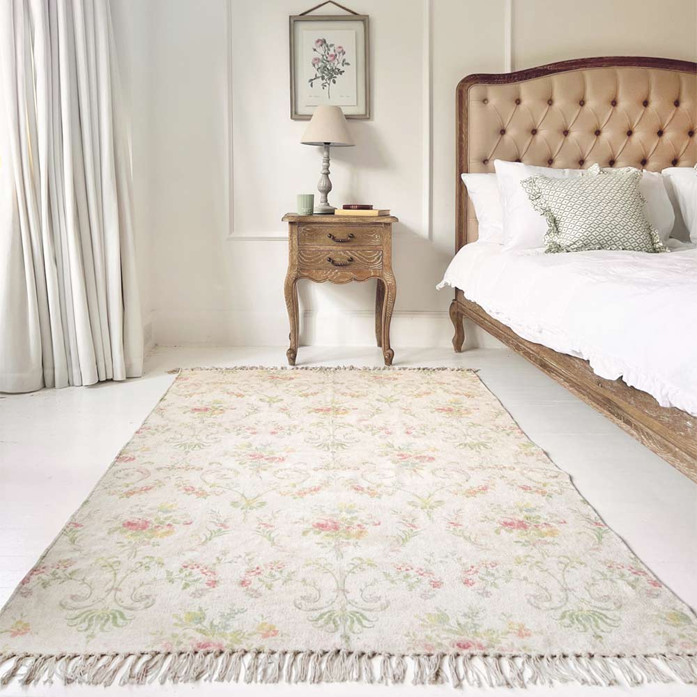 Soft Bedroom Floor Rug With Floral Patterns